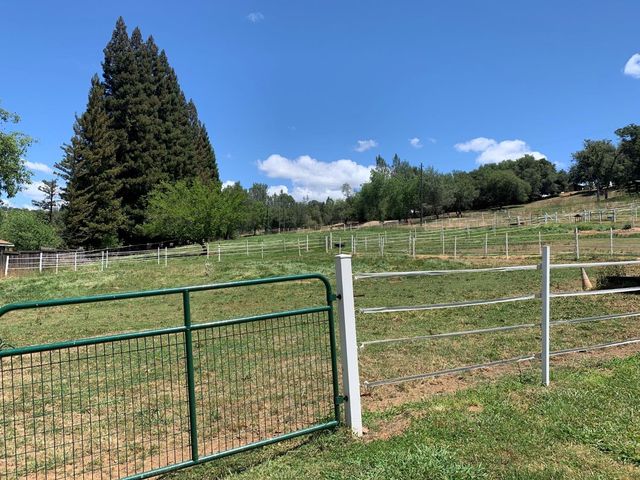 13587 Garden Bar Rd, Grass Valley, CA 95949
