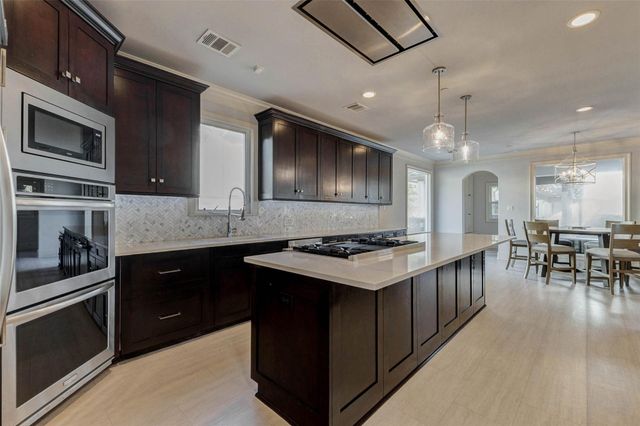 5410 Valerie St, Bellaire, TX 77401