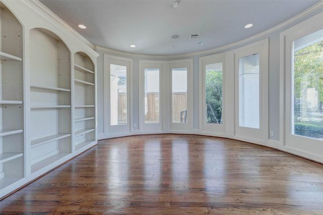 5410 Valerie St, Bellaire, TX 77401