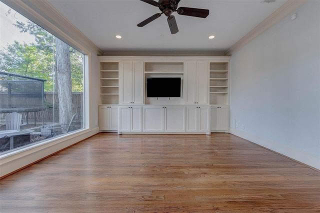 5410 Valerie St, Bellaire, TX 77401