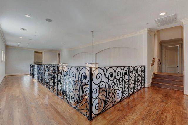 5410 Valerie St, Bellaire, TX 77401