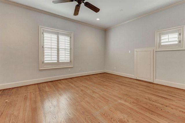 5410 Valerie St, Bellaire, TX 77401