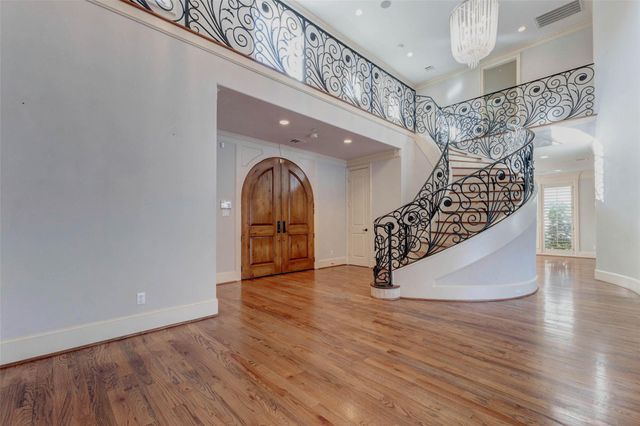 5410 Valerie St, Bellaire, TX 77401