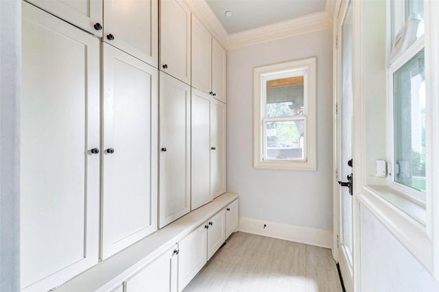 5410 Valerie St, Bellaire, TX 77401