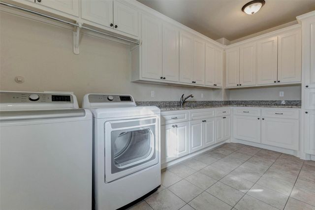 5410 Valerie St, Bellaire, TX 77401