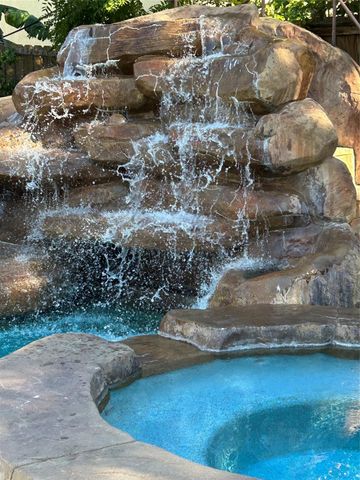 5410 Valerie St, Bellaire, TX 77401