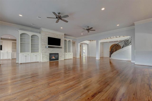 5410 Valerie St, Bellaire, TX 77401