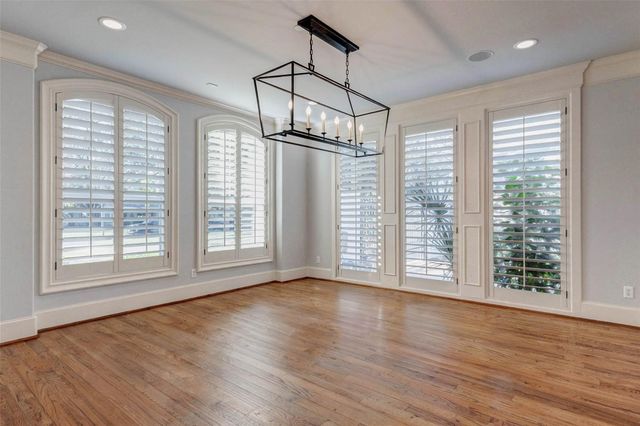 5410 Valerie St, Bellaire, TX 77401