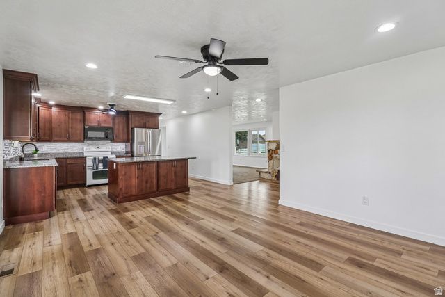 2668 W HORSESHOE CIR, South Jordan, UT 84095