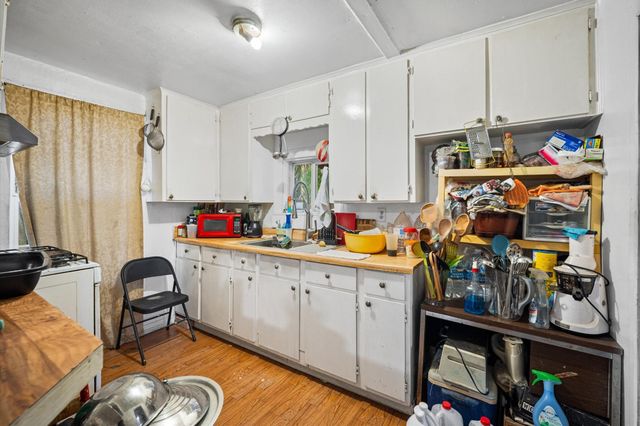 320 Eichwurzel Lane, Houston, TX 77009