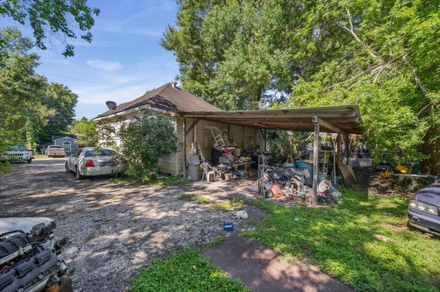 320 Eichwurzel Lane, Houston, TX 77009