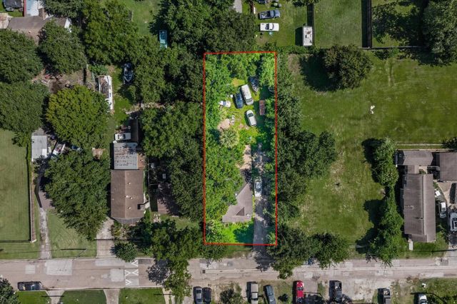 320 Eichwurzel Lane, Houston, TX 77009