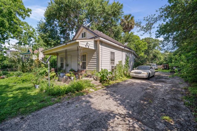 320 Eichwurzel Lane, Houston, TX 77009
