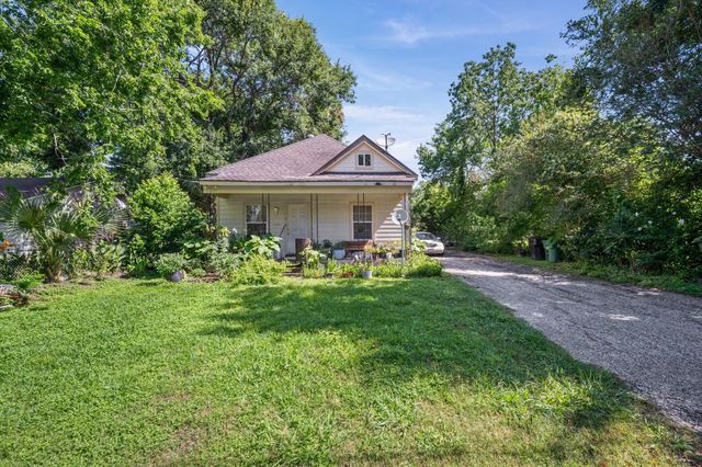 320 Eichwurzel Lane, Houston, TX 77009
