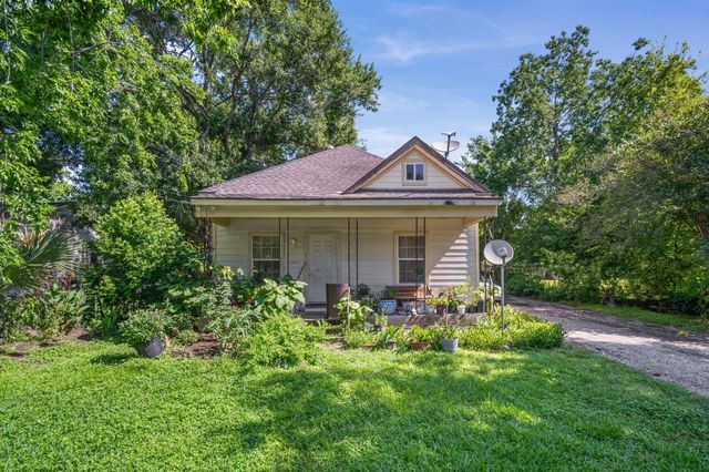 320 Eichwurzel Lane, Houston, TX 77009