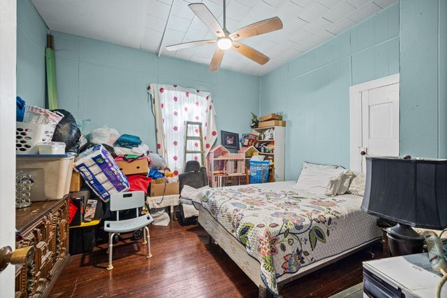 320 Eichwurzel Lane, Houston, TX 77009