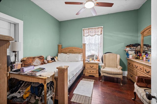 320 Eichwurzel Lane, Houston, TX 77009