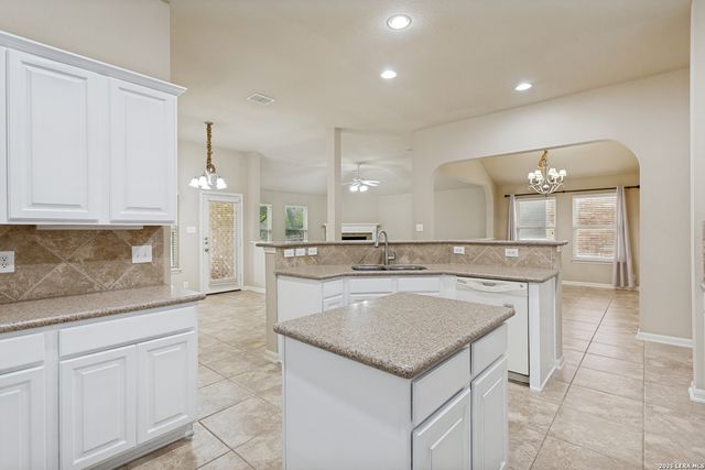 8910 HANOVER FRST, Helotes, TX 78023