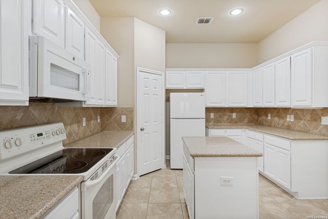 8910 HANOVER FRST, Helotes, TX 78023