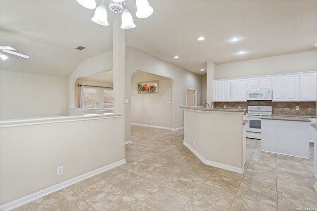 8910 HANOVER FRST, Helotes, TX 78023