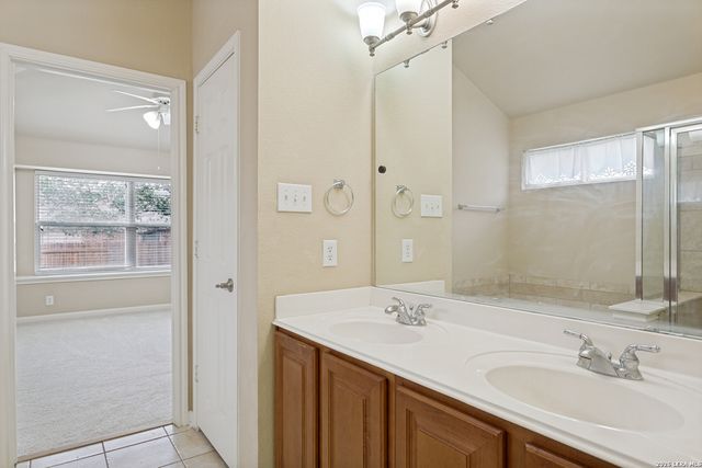 8910 HANOVER FRST, Helotes, TX 78023