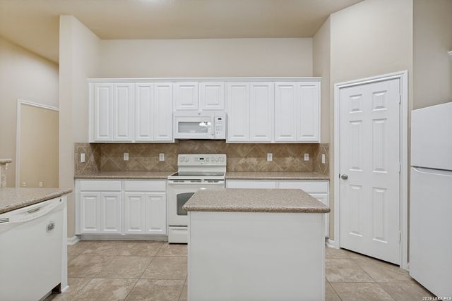 8910 HANOVER FRST, Helotes, TX 78023