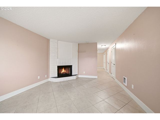 7113 Ne 43RD St F, Vancouver, WA 98661