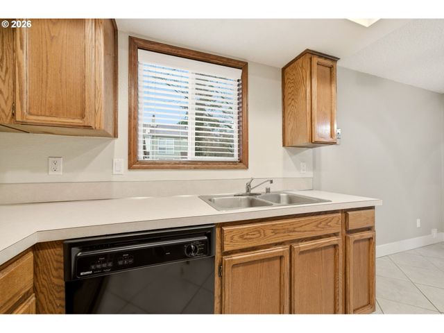 7113 Ne 43RD St F, Vancouver, WA 98661