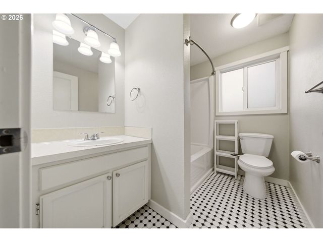 7113 Ne 43RD St F, Vancouver, WA 98661