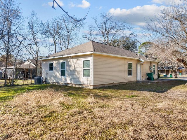 2105 Howell Avenue, La Marque, TX 77568