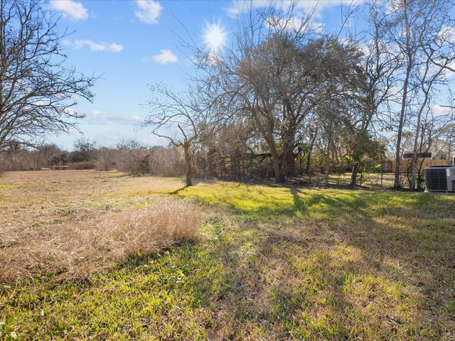 2105 Howell Avenue, La Marque, TX 77568