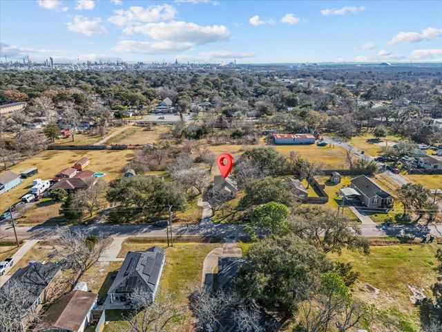 2105 Howell Avenue, La Marque, TX 77568