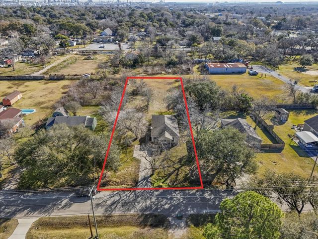 2105 Howell Avenue, La Marque, TX 77568