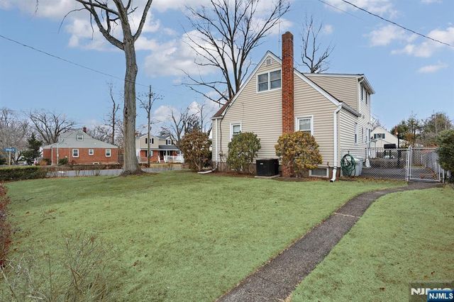 7 Overlook Drive, Dumont, NJ 07628