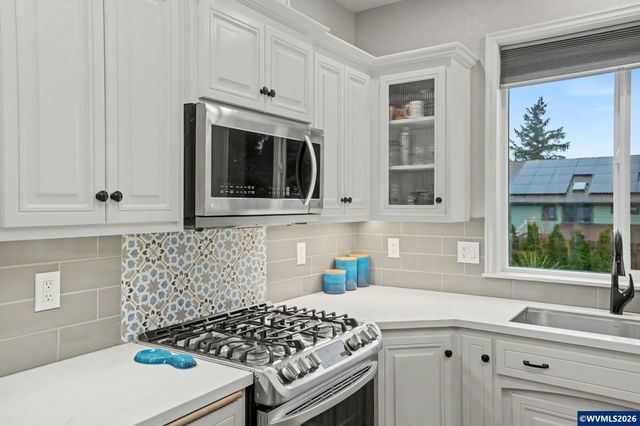 555 Yapa Dr, Silverton, OR 97381