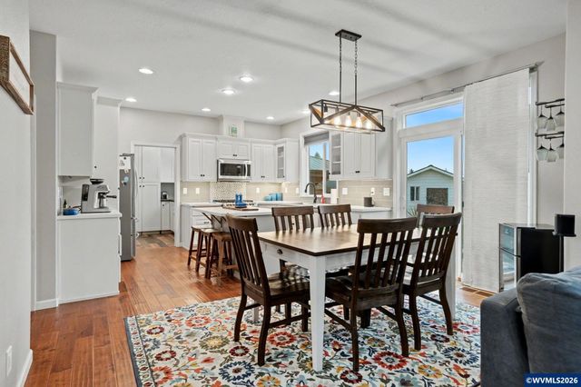 555 Yapa Dr, Silverton, OR 97381