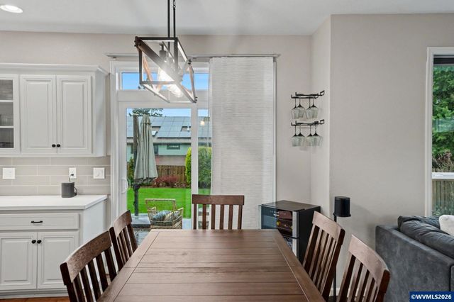 555 Yapa Dr, Silverton, OR 97381