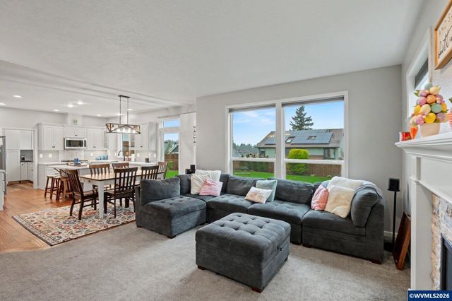 555 Yapa Dr, Silverton, OR 97381