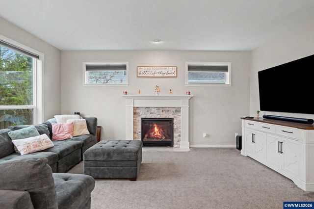 555 Yapa Dr, Silverton, OR 97381