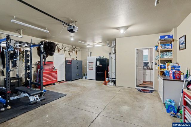 555 Yapa Dr, Silverton, OR 97381