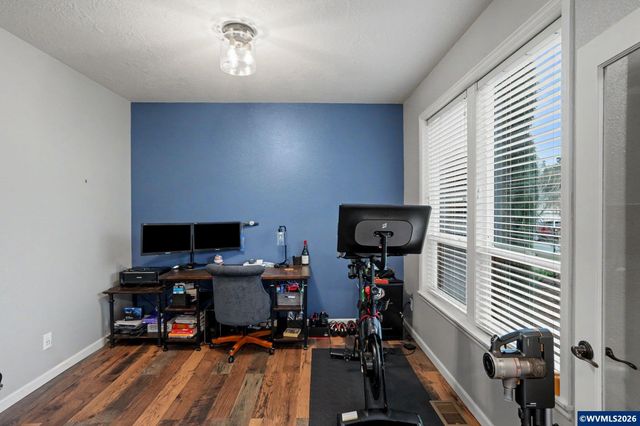 555 Yapa Dr, Silverton, OR 97381