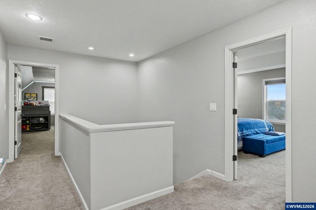 555 Yapa Dr, Silverton, OR 97381