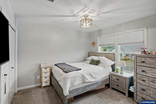 555 Yapa Dr, Silverton, OR 97381