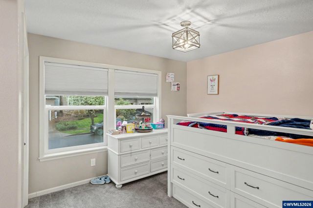 555 Yapa Dr, Silverton, OR 97381