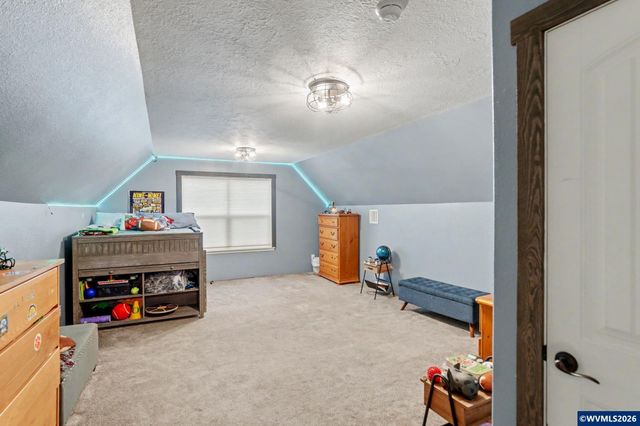 555 Yapa Dr, Silverton, OR 97381