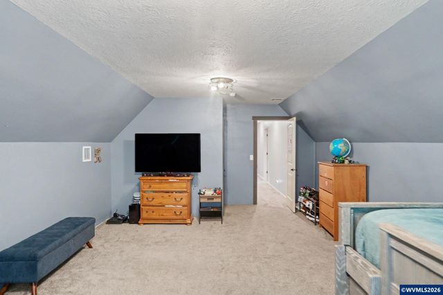 555 Yapa Dr, Silverton, OR 97381