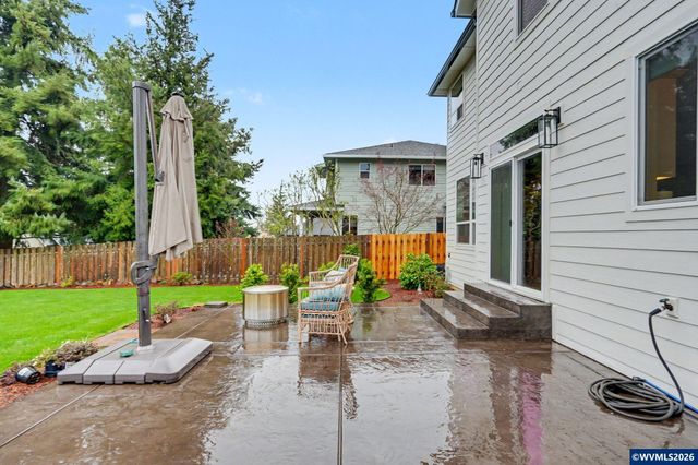 555 Yapa Dr, Silverton, OR 97381