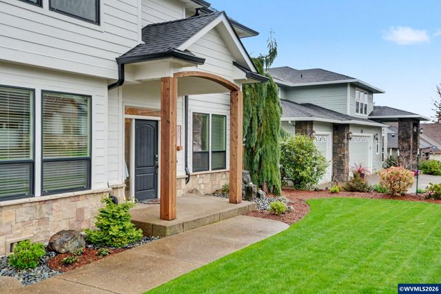 555 Yapa Dr, Silverton, OR 97381