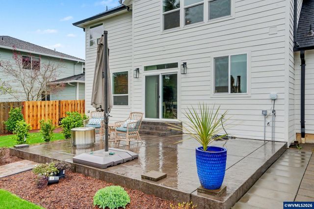 555 Yapa Dr, Silverton, OR 97381