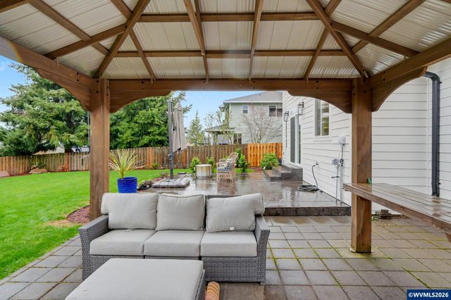 555 Yapa Dr, Silverton, OR 97381